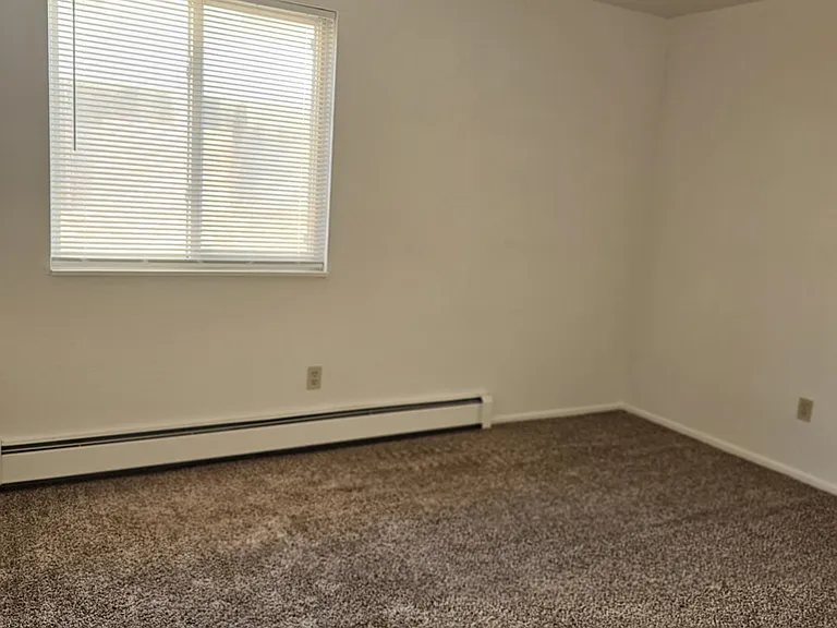 Chateau Villa Apartments — Photo 15