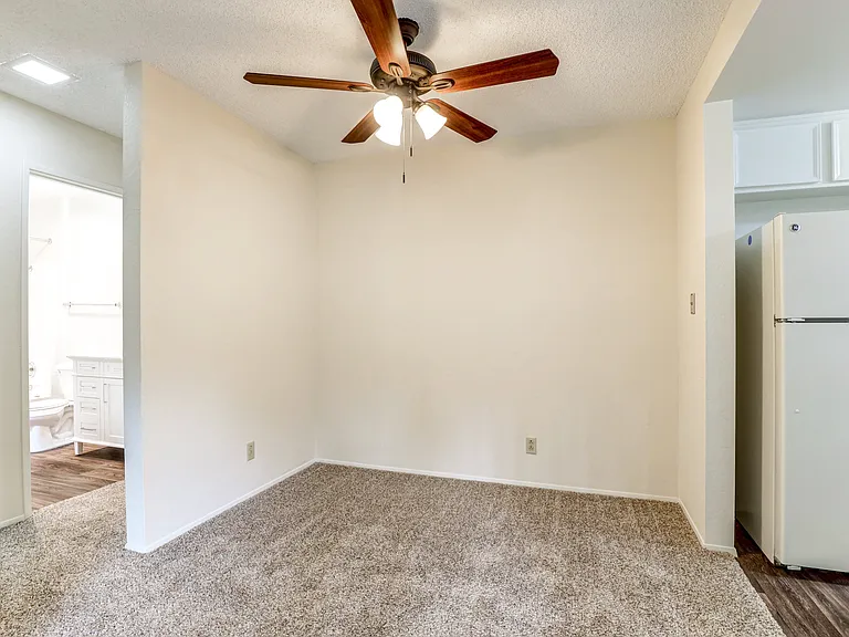 1575 Oak Apartment Homes — Photo 16