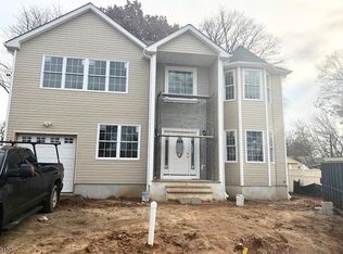 14 Comstock Rd, Edison, NJ 08817