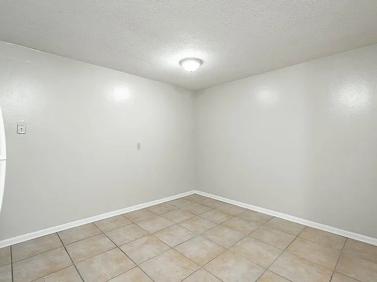 2414 Lyndon Ave — Photo 10