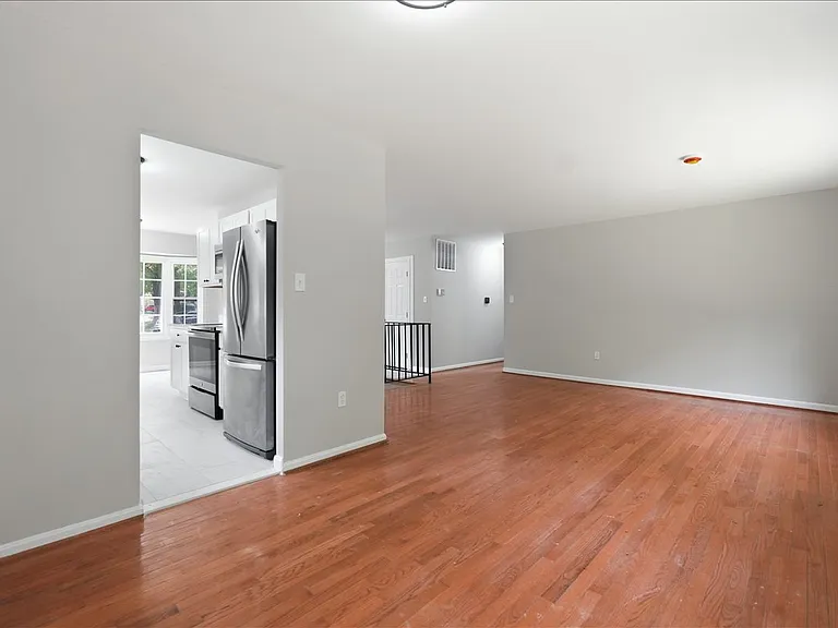 9200 Pebble Ct — Photo 4