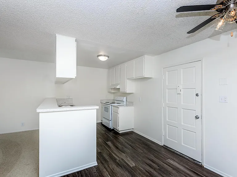 Pacific View Apartment Homes — Photo 20