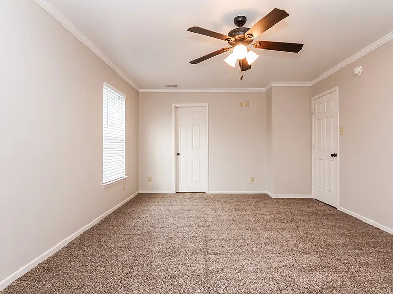 1351 Brooks Dr — Photo 8
