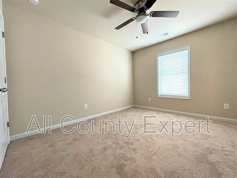 220 Bobbie Way — Photo 16