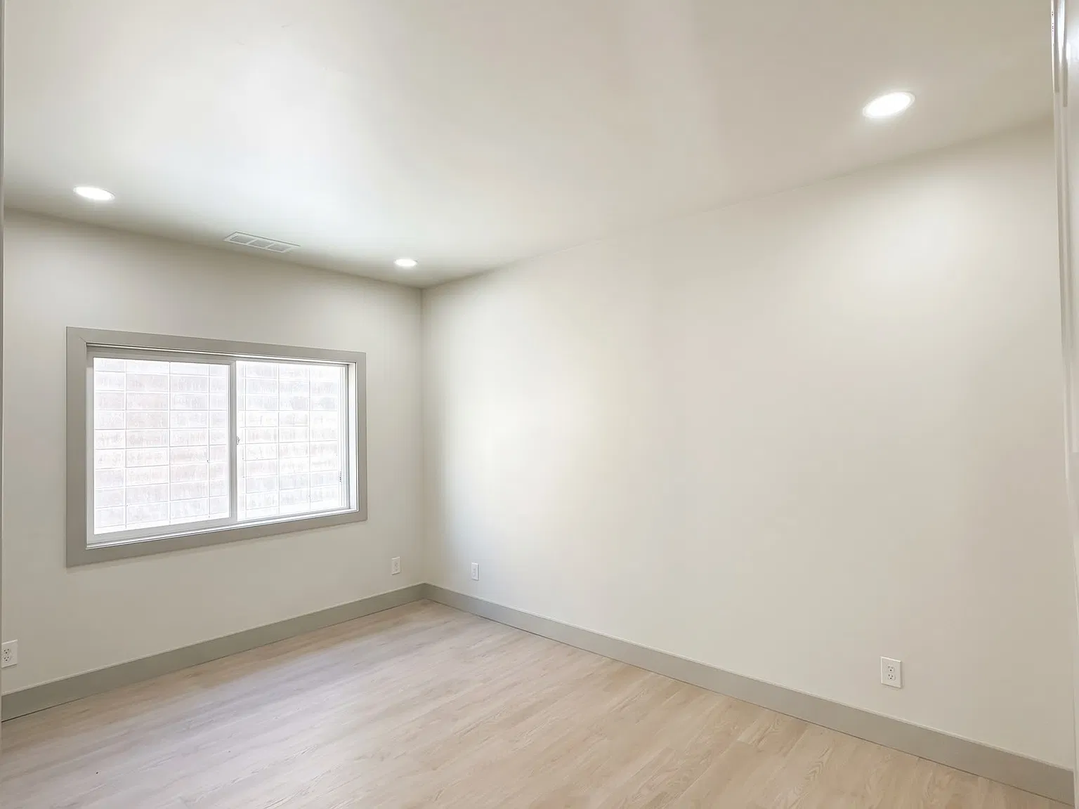 2 bed, 800 sqft, $3,000 — Photo 2