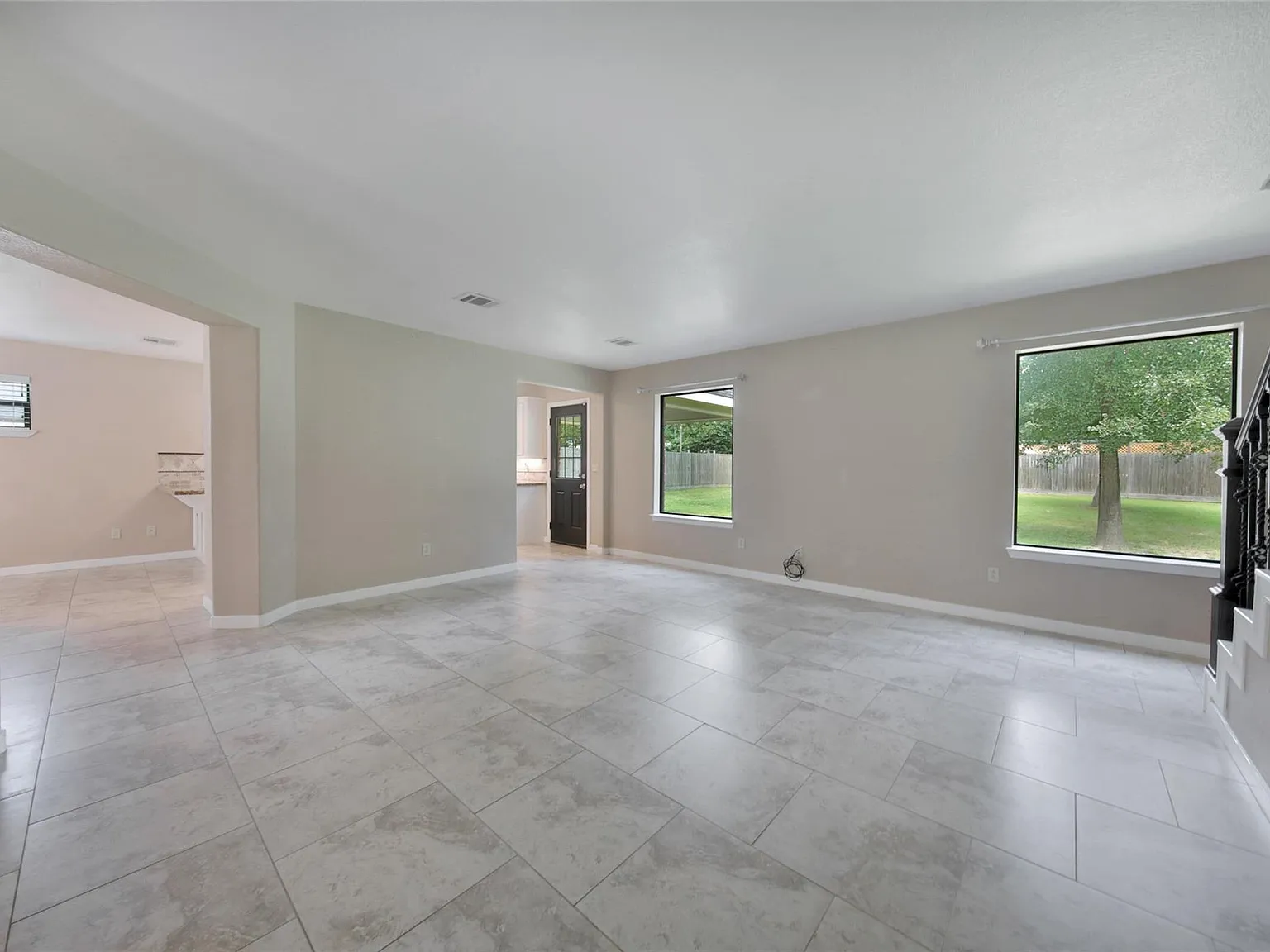 4 bed, 2.5 bath, 2220 sqft, $2,795 — Photo 4
