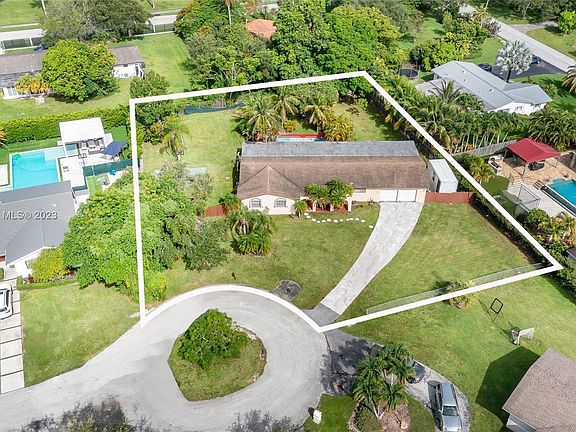 3rd image of 17300 SW 89th Ct