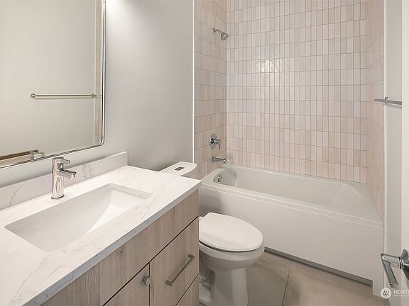 4th image of 2619 34th Avenue W #B