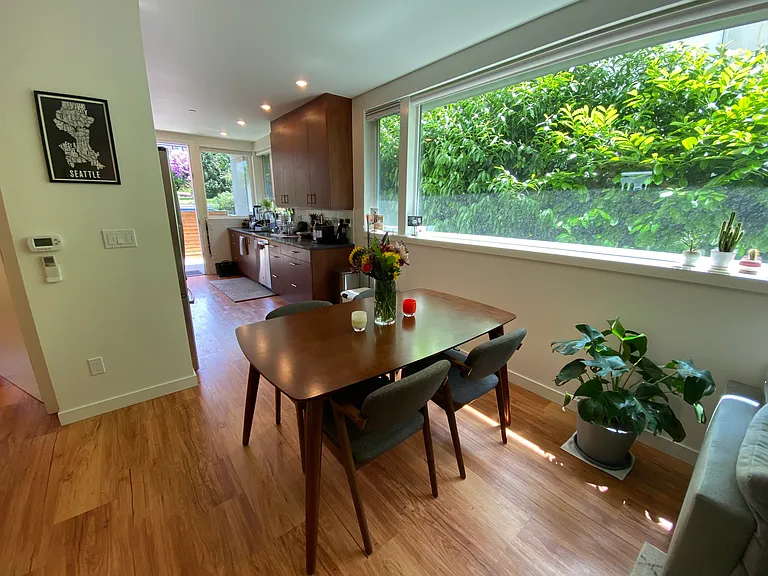 2351 Franklin Ave E #101 — Photo 6
