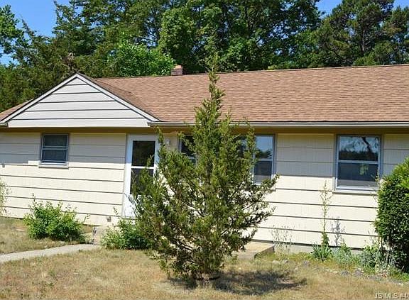 3rd image of 106 Marian St