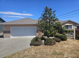 1623 Country Club Dr, Camano Island, WA 98282