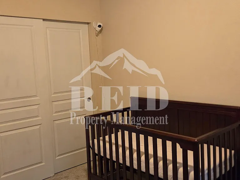 100 NE Miramar Cir — Photo 24