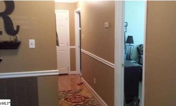 4th image of 102 Crestwood Dr