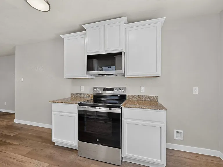 15018 Silver Tree Cv — Photo 13