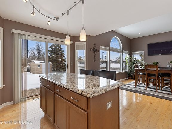 2nd image of 2289 N Old Pond Ln