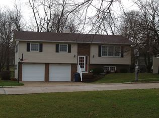 220 E 12th St, Pella, IA 50219