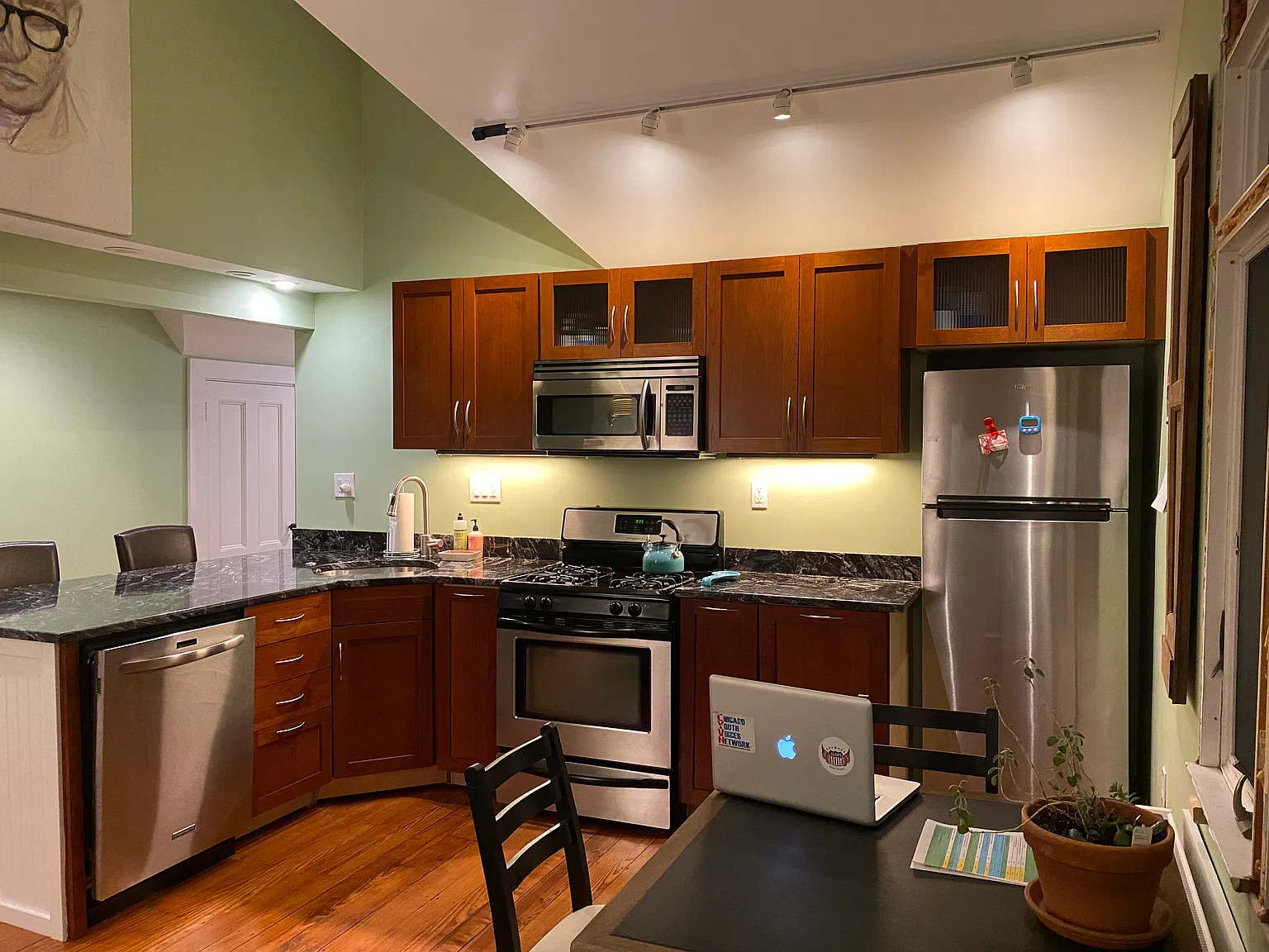 2 bed, 750 sqft, $2,800 — Photo 3