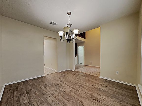 5th image of 26925 Kings Crescent Dr