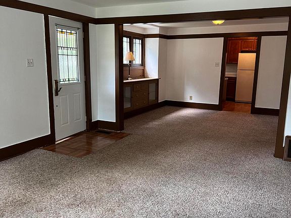 3rd image of 805 Main St