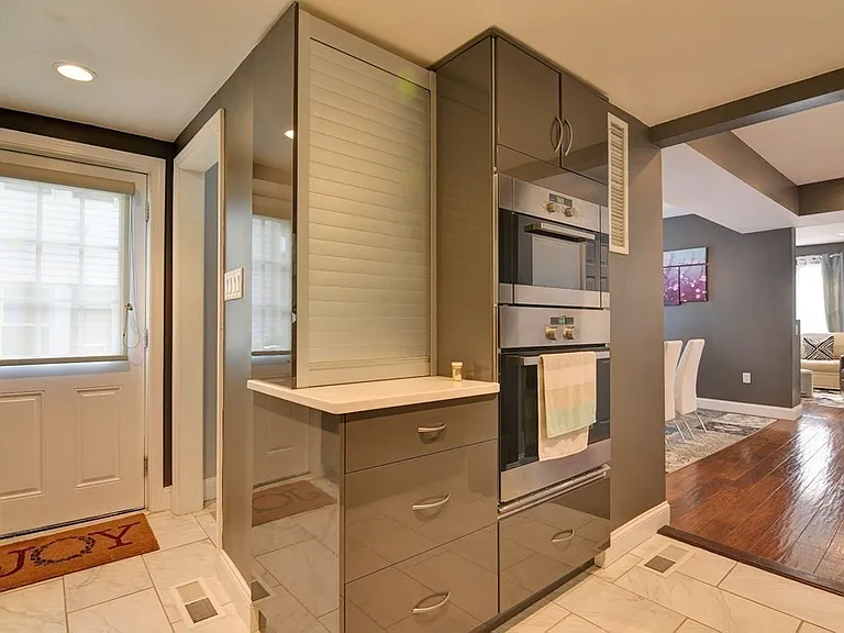 2 Lexington St — Photo 13