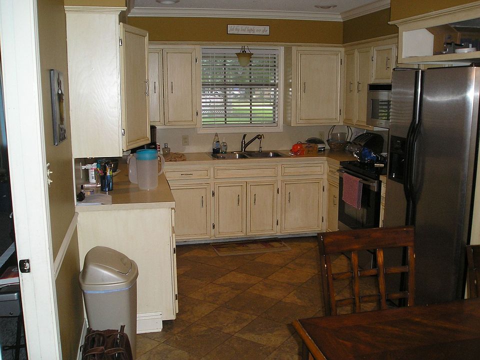 2nd image of 102 Laura Dr