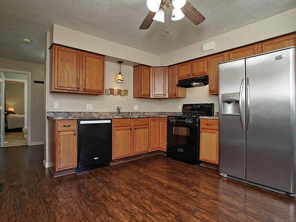3rd image of 733 E 342nd St