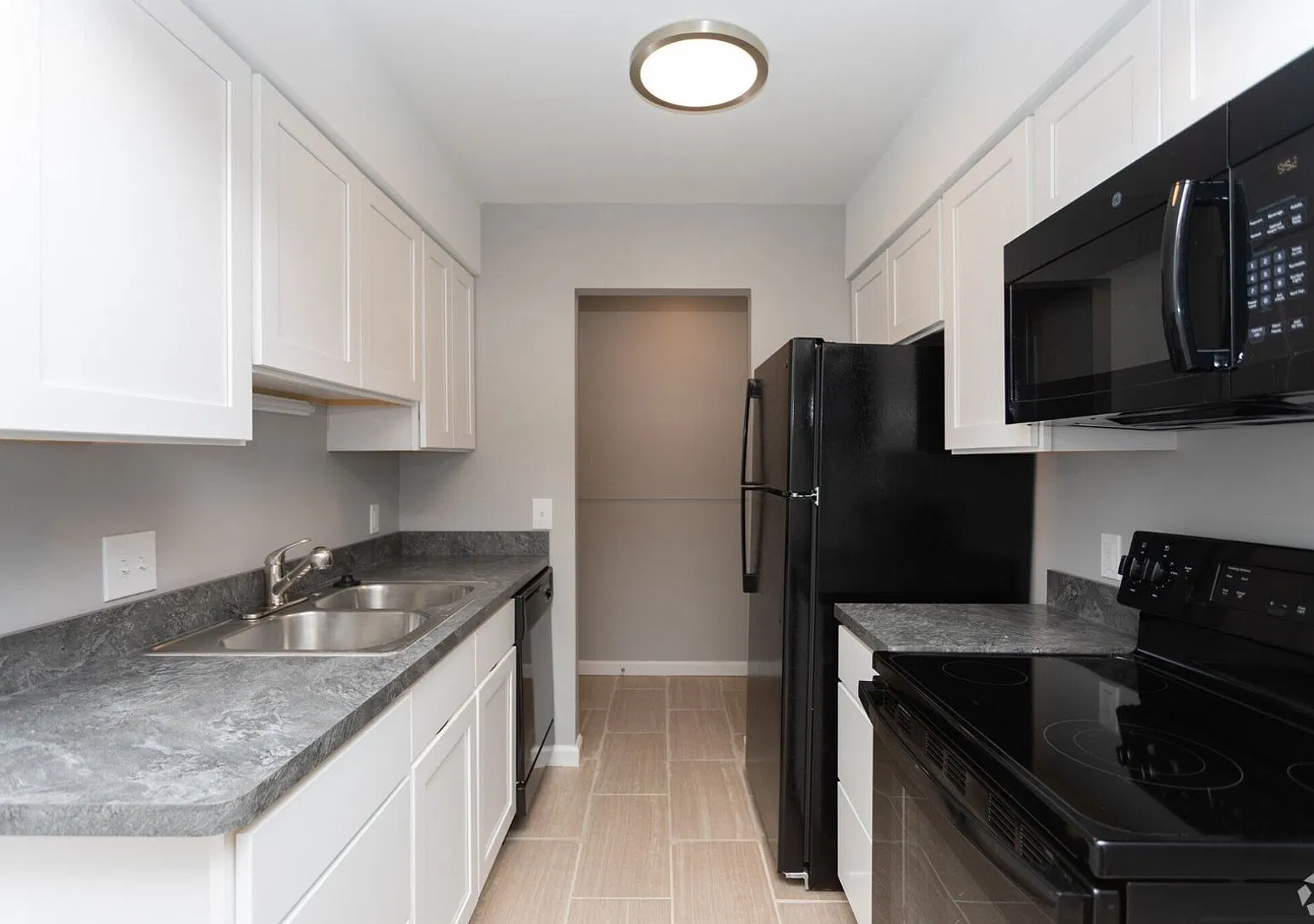 Sterling Pointe Apartments — Photo 2