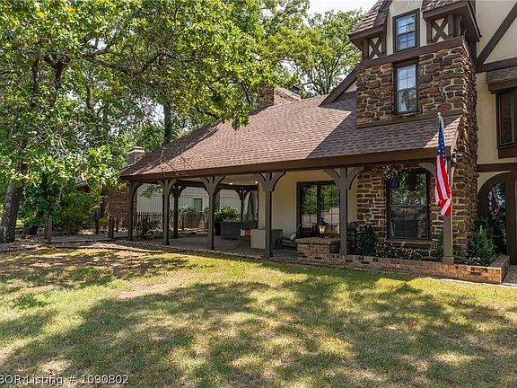 2nd image of 2708 Heather Oaks Way