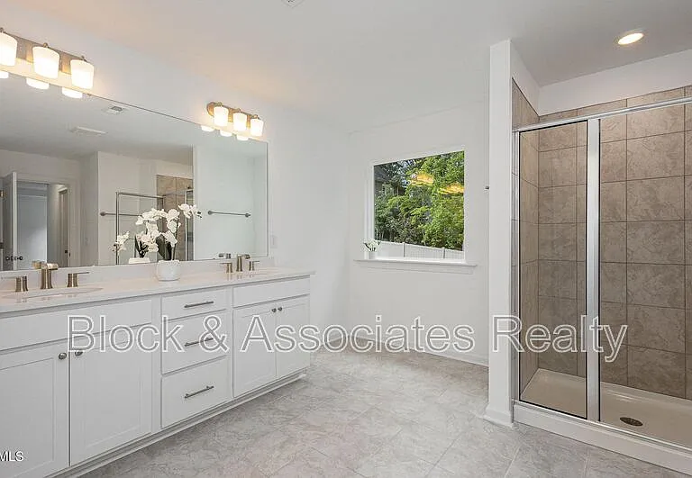 153 Hickory Grove Dr — Photo 14