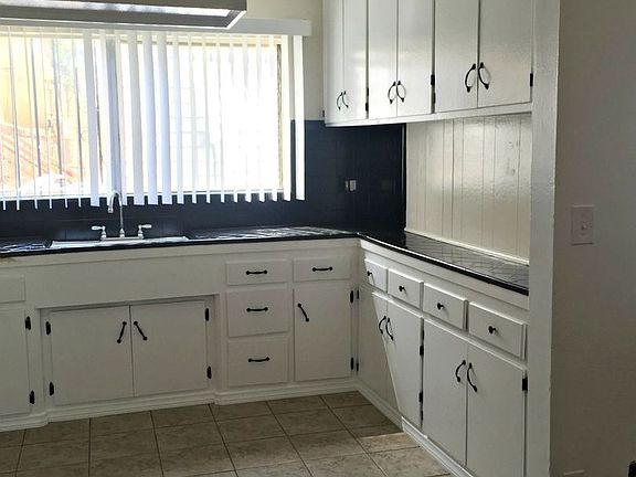 5th image of 4525 August St APT 04