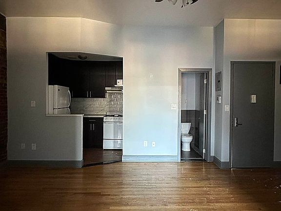 3rd image of 64 S Oxford St #4