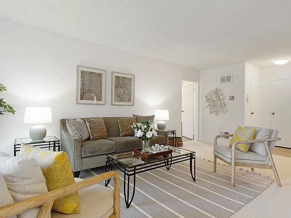 3rd image of 904 Peninsula Ave APT 309