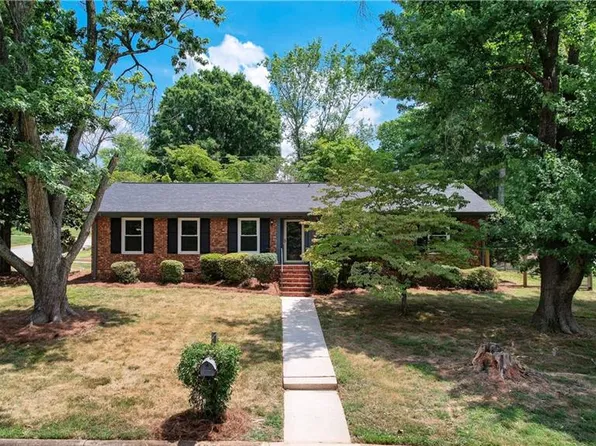 498 Coronado Dr, Greensboro, NC 27410