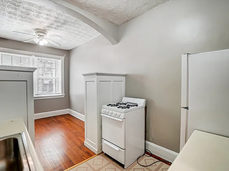 2560 Madison Rd #10 — Photo 9