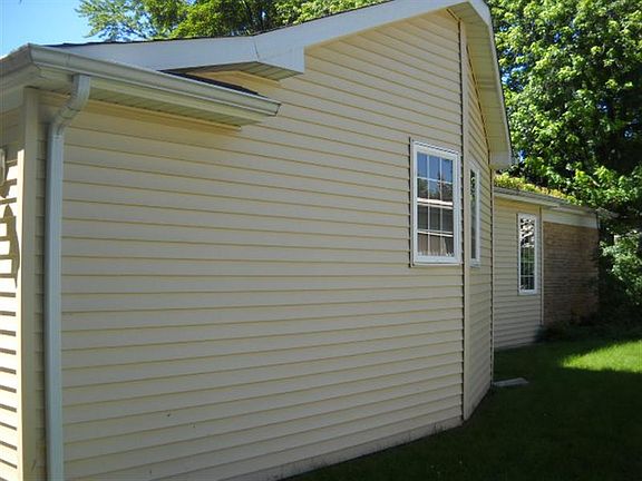 2nd image of 416 N Lincoln Ln