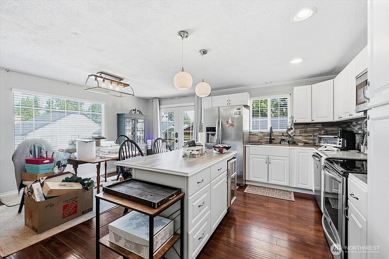 5th image of 3415 S Myrtle Street