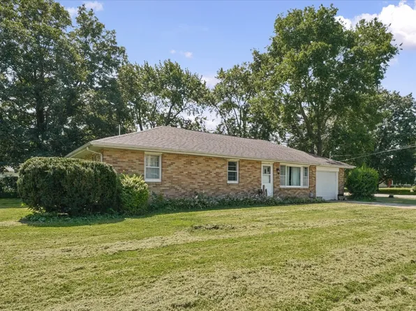 103 W Lincoln St, Fisher, IL 61843