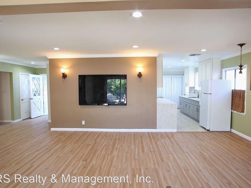 1st image of 7312 Fullbright Ave