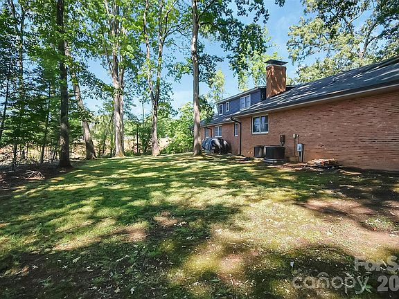 5th image of 808 Old Mount Holly Rd