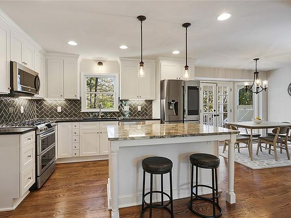 2nd image of 4320 Revere Cir