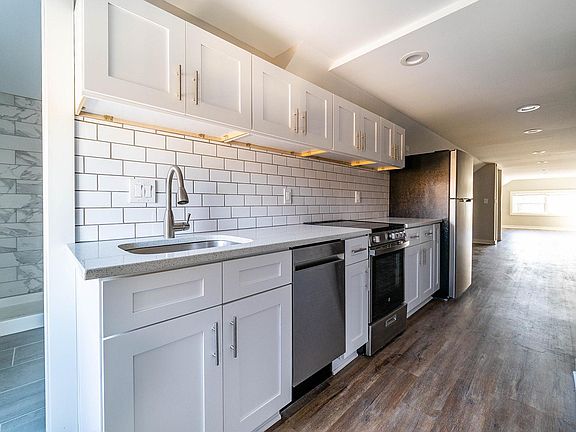 2nd image of 220 Parkwood Ave #222-1/2
