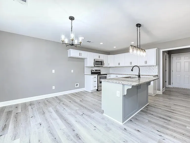 3943 Westgate Dr — Photo 3