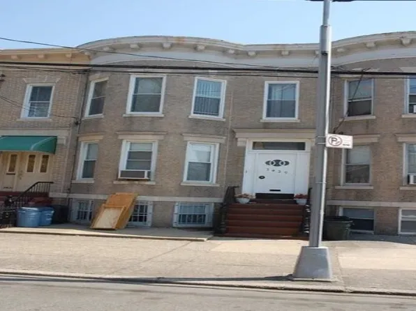 7433 65th St, Ridgewood, NY 11385