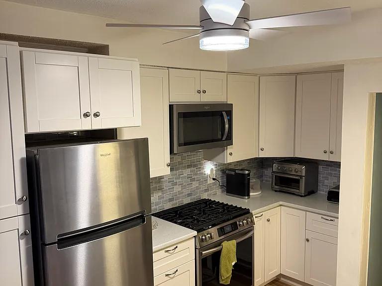 339 S Huntington Ave #A — Photo 16