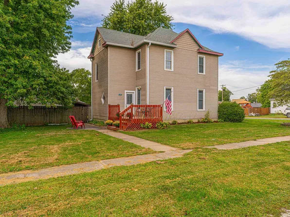 104 N Logan St, New Holland, IL 62671