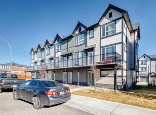 30 SW Evanscrest Park NW, Calgary, AB T3P 1R3