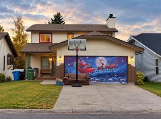 180 N Hawkhill Way NW, Calgary, AB T3G 3H1