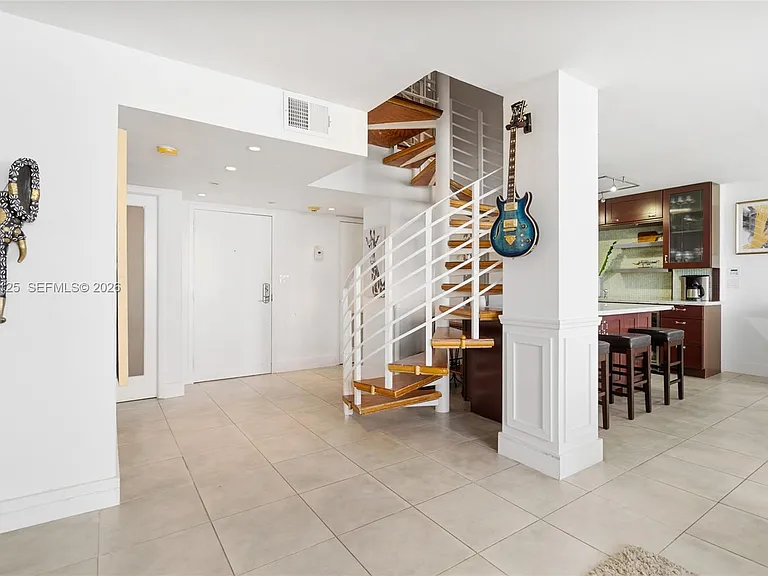 600 NE 36th St #2 — Photo 13