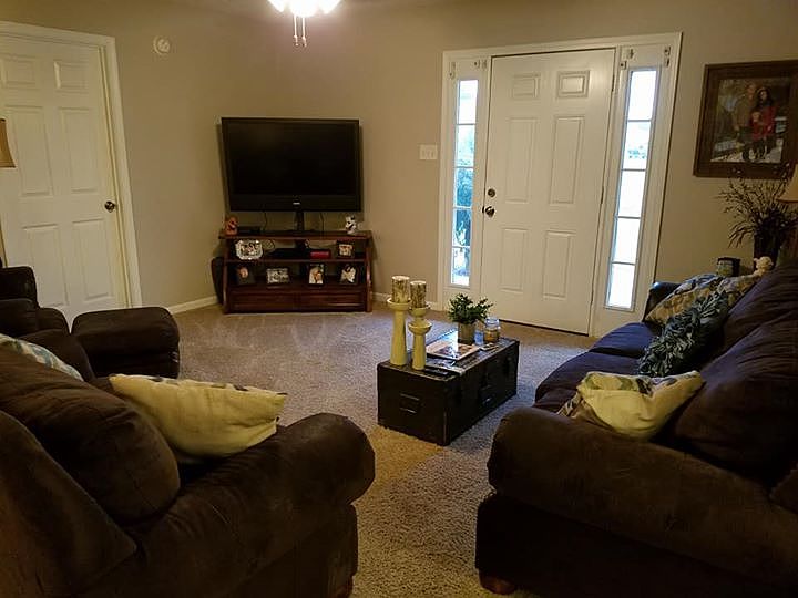 1st image of 220 Benjamin Dr