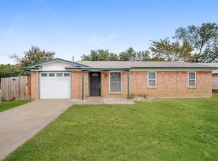 956 Dee Ln, Bedford, TX 76022